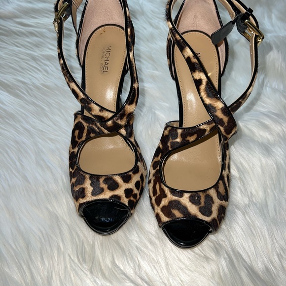 Michael Kors calf hair leopard print strappy heel. Women’s size 7M - Picture 3 of 8